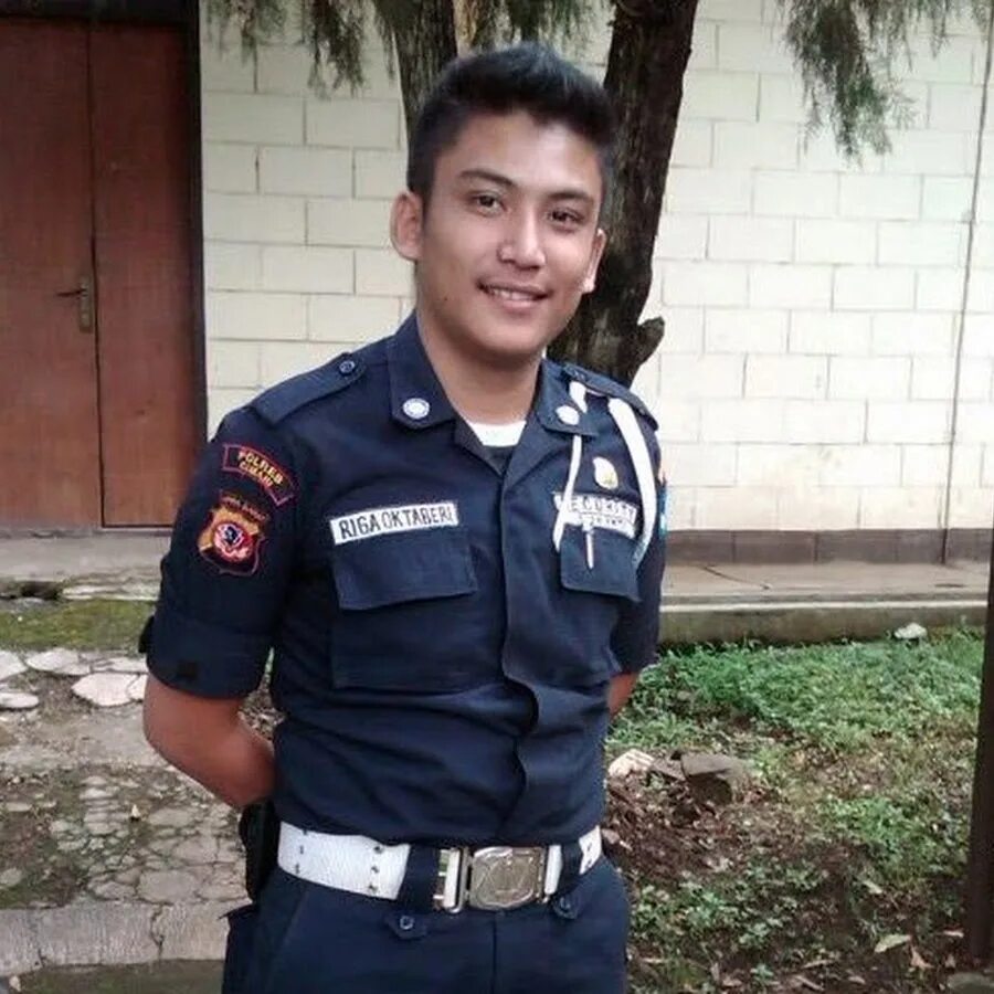 Satpam Ganteng coli. Homo Ganteng. Ngocok kontol Polisi Indonesia. Bocil Ganteng.