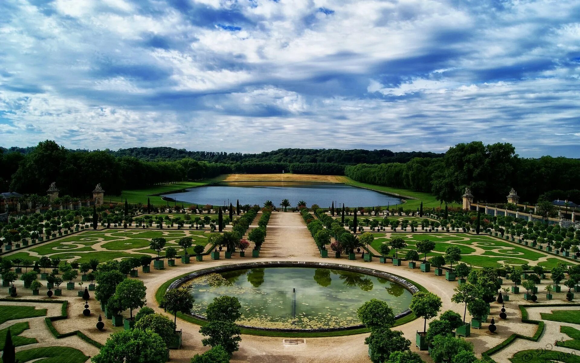 Французский регулярный парк. Версальский дворец и парк. Французский парк Версальский парк. Дворец и парк в Версале Франция. Парковый ансамбль Версаля во Франции.