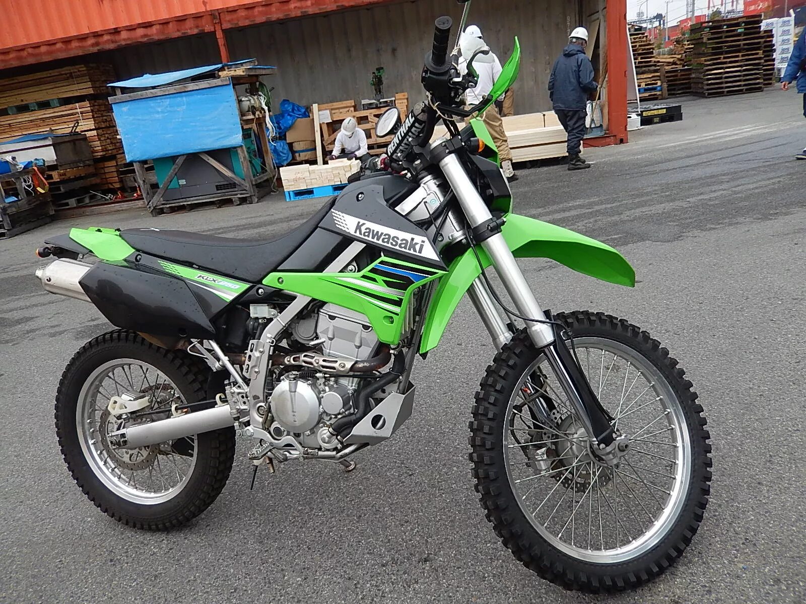 Клх 250 купить. Kawasaki KLX 250. Мотоцикл Кавасаки клх 250. KLX 250 h4. Кавасаки кл Икс эндуро.