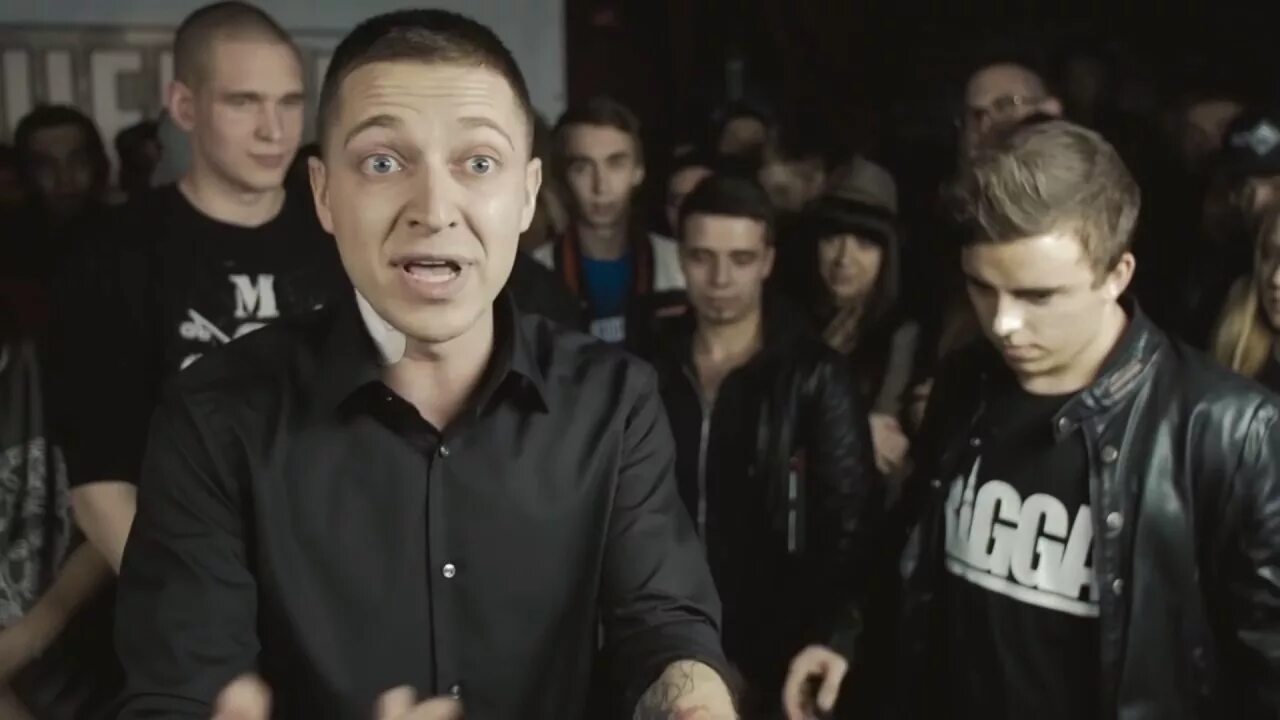 Оксимирон версус джонибой. Версус батлы джонибоя. Oxxxymiron vs джонибой. Оксимирон читает на английском. Oxxxymiron vs johnyboy.