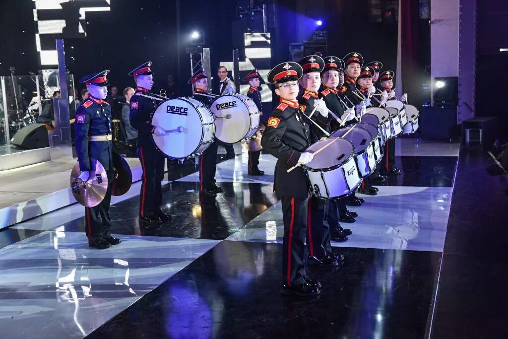 Ансамбль барабанщиков. Рыбинск ансамбль барабанщиц. Московское военно-музыкальное училище барабанщик. Ансамбль барабанщиков. Ансамбль барабанщиц екатеринбург.