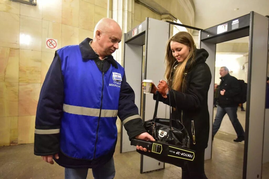 Усилена безопасность москвы. Служба транспортной безопасности метрополитена Москвы. Служба безопасности Московского метрополитена. Транспортная безопасность Московский метрополитен. Сотрудник службы безопасности Московский метрополитен.