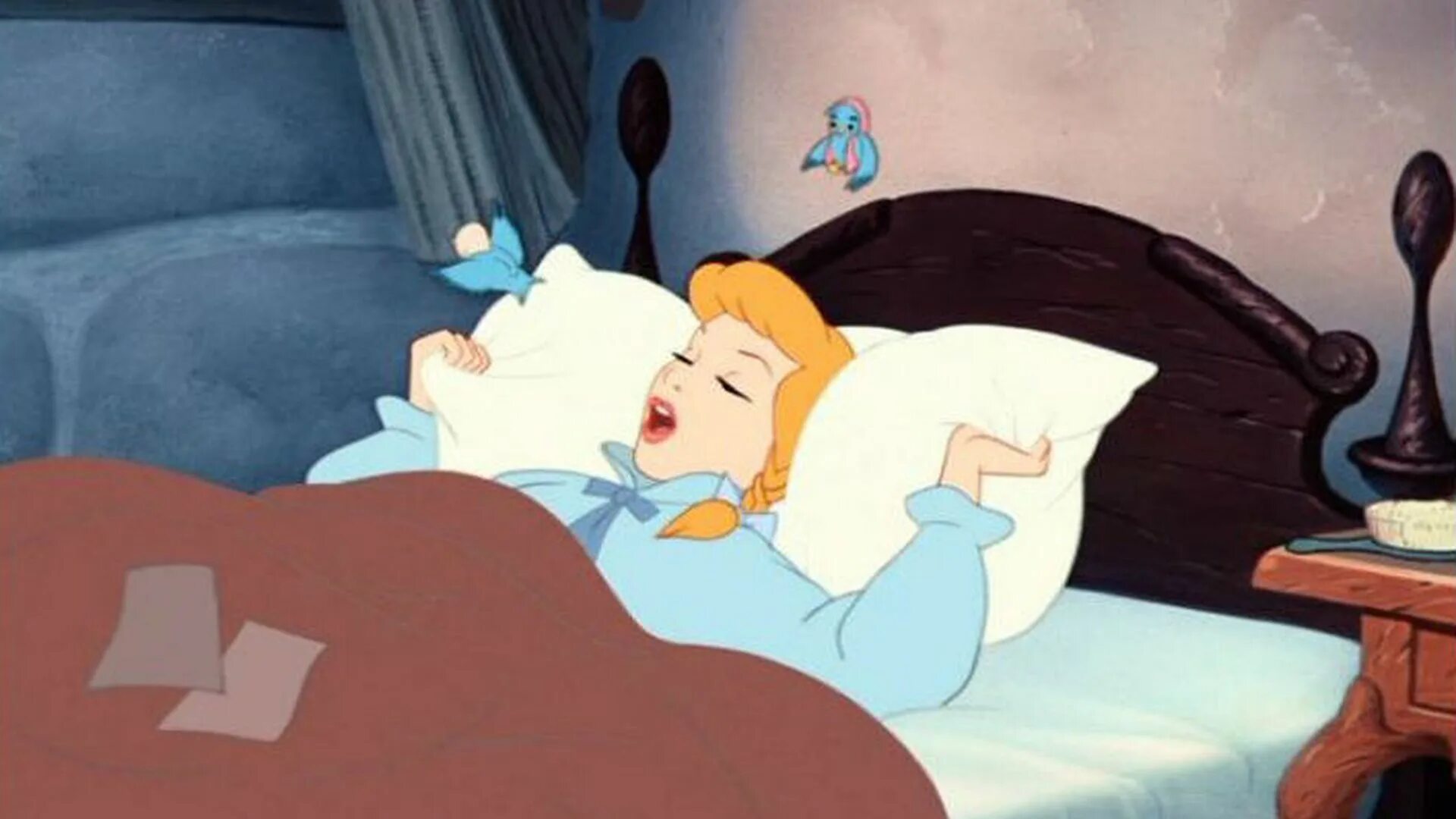 Сонные персонажи мультфильмов. Сонная Золушка. Диснеевские герои спят. Мешает спать принцессам