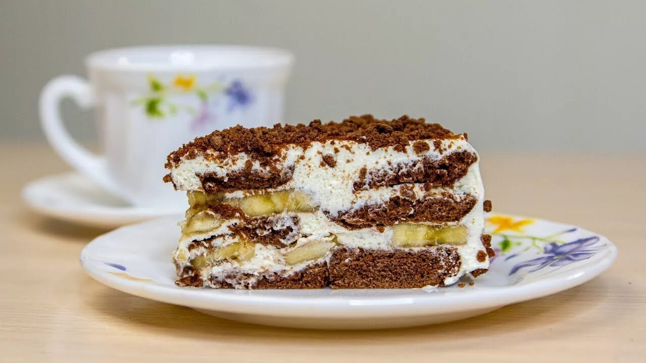 Рецепт торта из пряников с бананами. Торт из пряников. Торт из пряников без выпечки. Торт из пряников без выпечки со сметаной и бананом. Торт из пряников с бананами и сметаной.