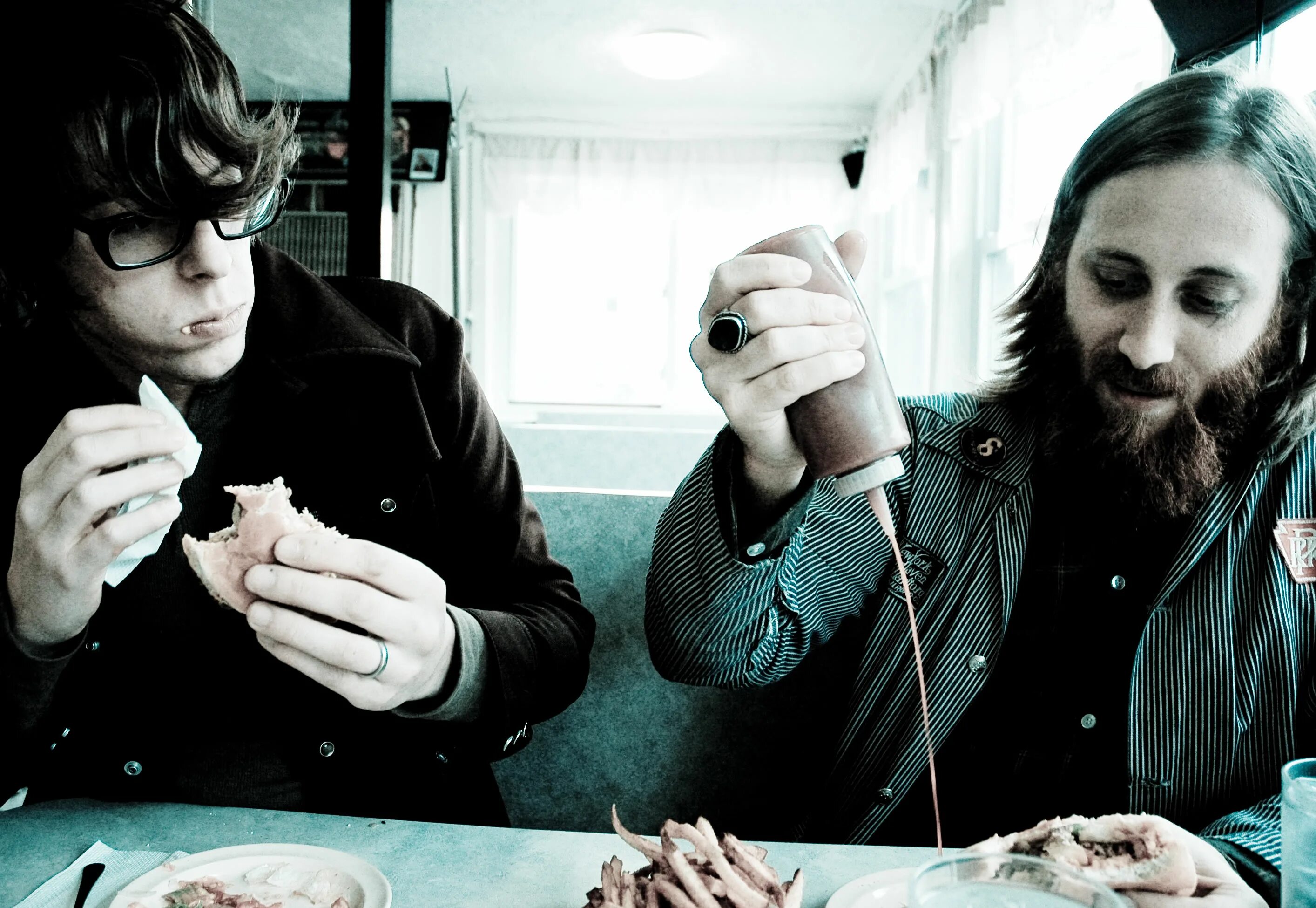 Группа the keys. Блэк кейс группа. the black keys 2008. the black keys - attack &amp; release (2008). black keys фото.