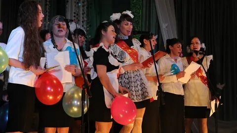 Одноклассница взяла
