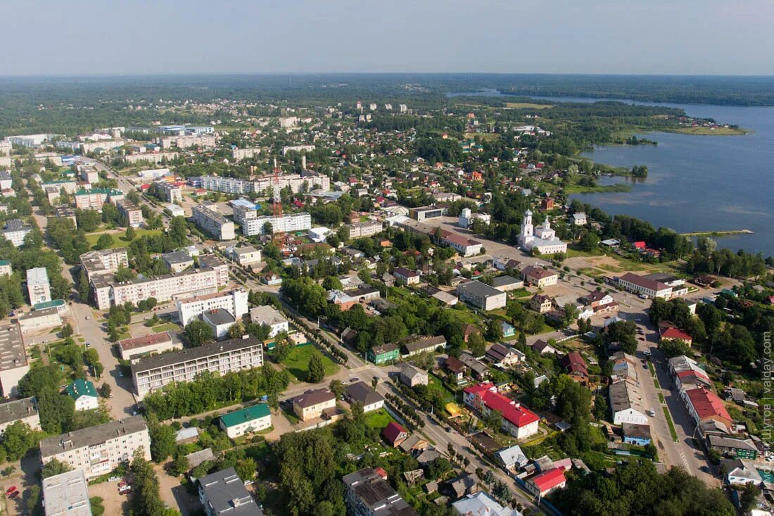 Город Валдай Новгородской области. Новгородская область город Валдай центр. Валдай с высоты птичьего полета. Валдай Новгородская область панорама. Валдай население