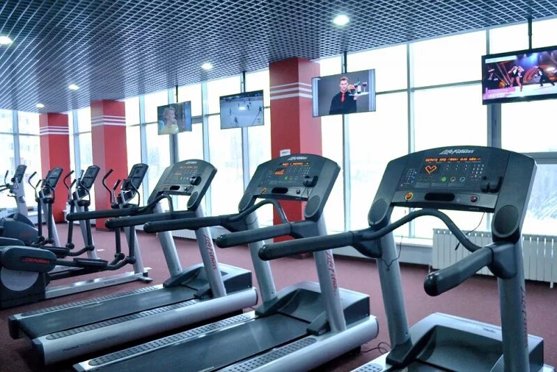 Чебоксары ул ленинградская 32 дк ухсая. Спортзал чебоксары. Тренажерный зал чебоксары арена. Кардиозона в тренажерном зале что это. Тренажерный зал чебоксары.