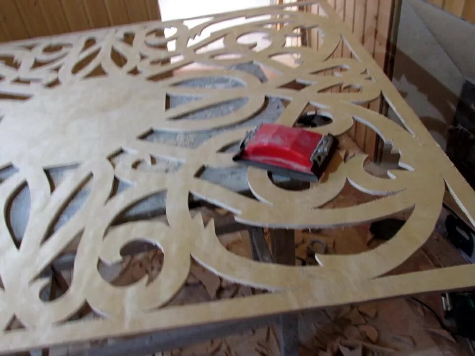 Изделия из дерева лобзиком. Моделирование выреза горловины. Доска с фигурным вырезом. Мини платье с открытой спиной. Чем можно делать фигурные вырезы.