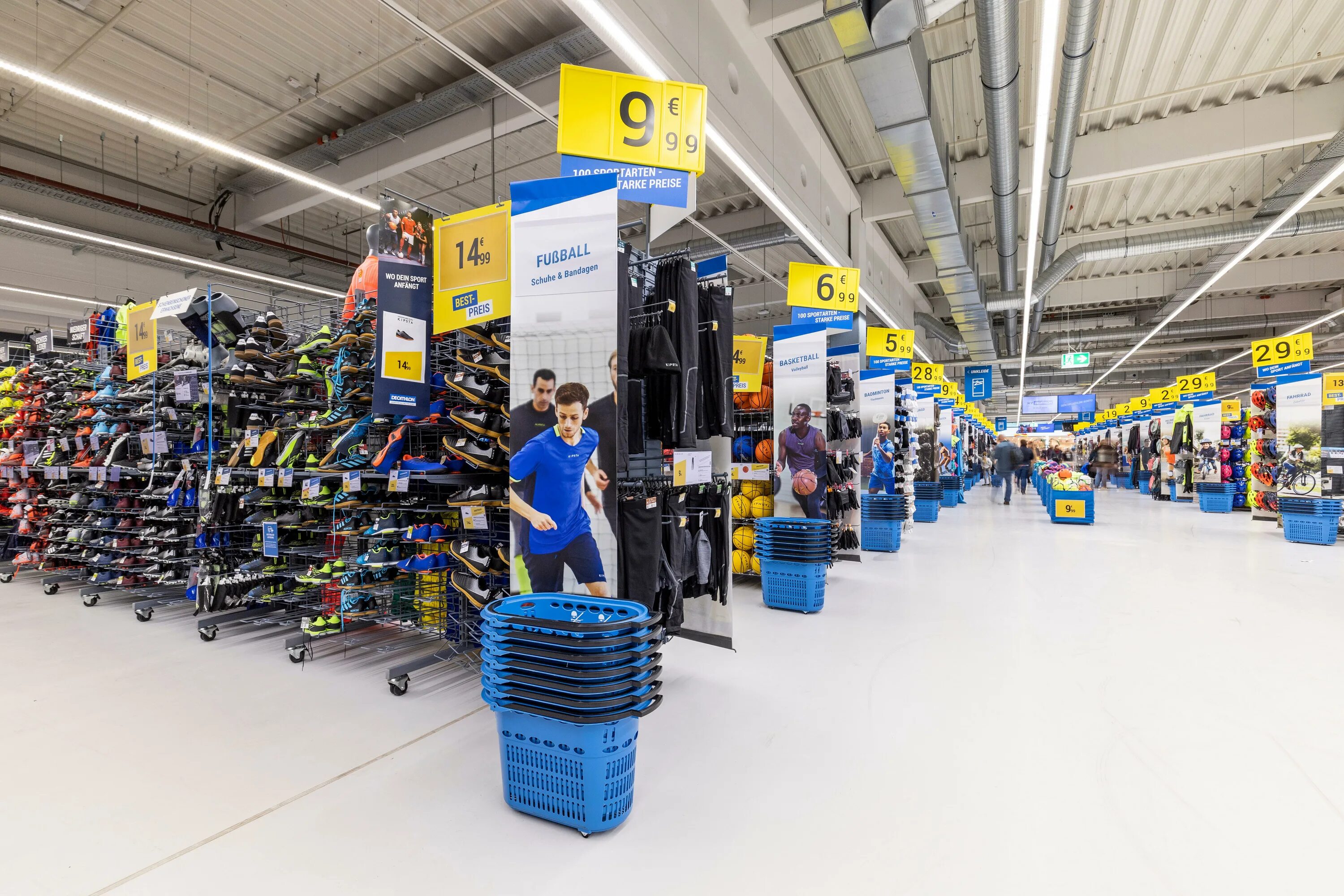 Касса декатлон. Ближайший магазин декатлон. Декатлон команда. Декатлон. Decathlon тверь.