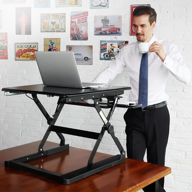 Столик для ноутбука стоя. Стол для ноутбука стоячий. Стоячие столы для офиса. Стол конторка для ноутбука. Стоячий столик