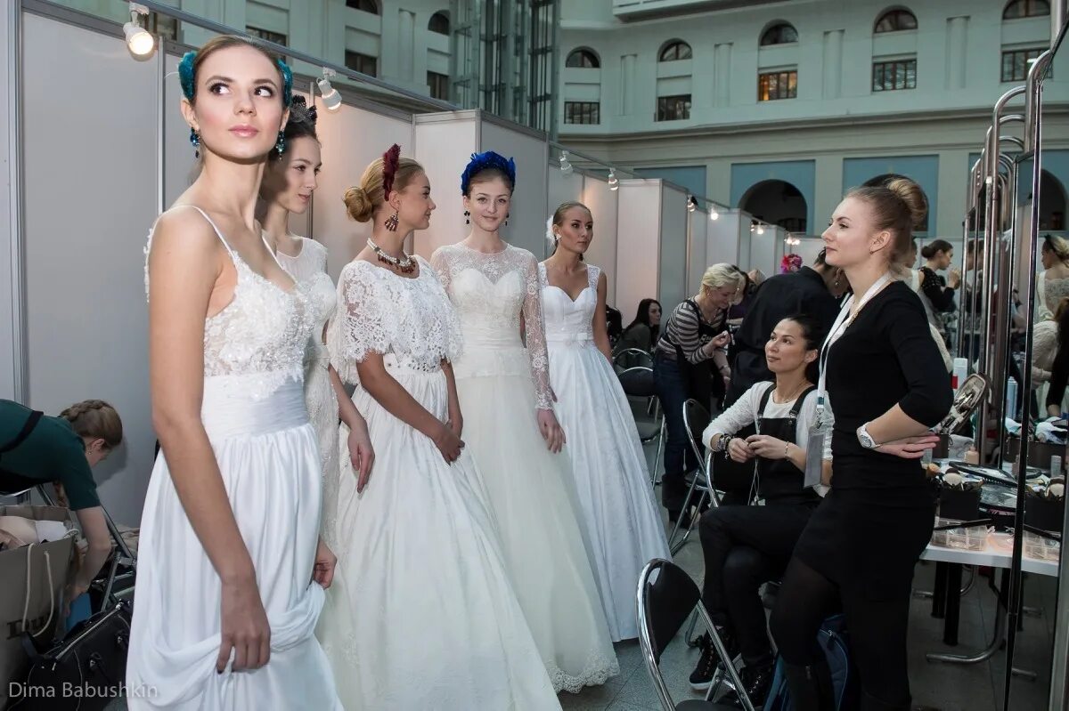 На неделе свадьба будет. Свадебная мода 22. Wedding Fashion ra, Казань. Локомотив Оренбург отдел свадебной моды. Свадебная мода бисер Севастополь.