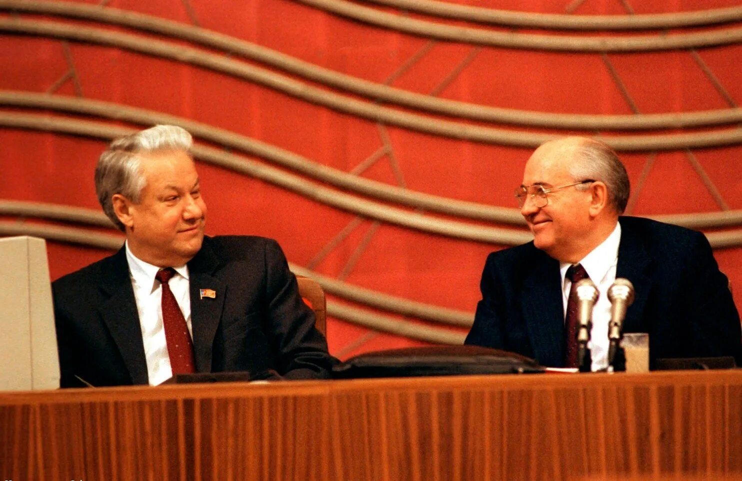 Год первого съезда народных депутатов. Горбачев 1991. Горбачев председатель Верховного совета СССР.