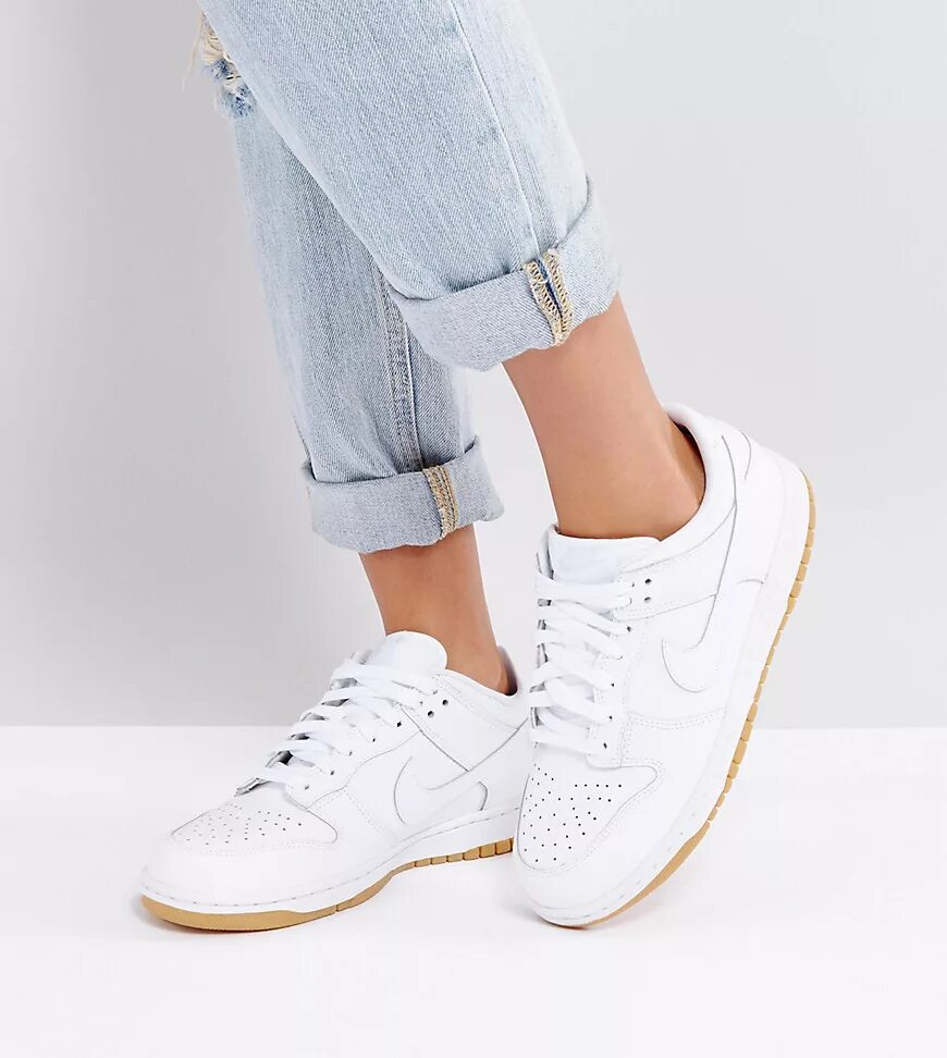 Nike Dunk Low Essential. Nike Dunk ASOS. Белые кроссовки Nike Dunk Low Essential - белый. Кроссовки найк женские белые модные. Белые кроссовки модели