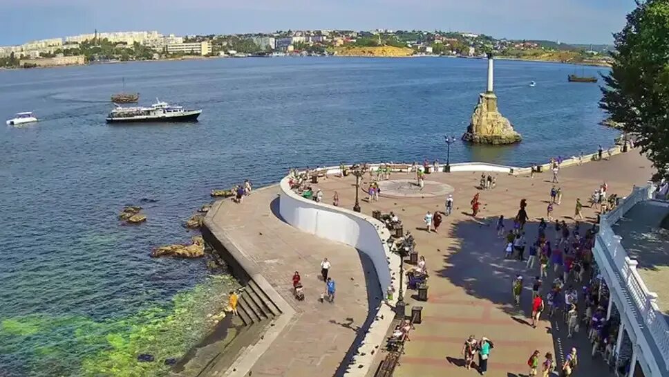 Красноярск севастополь время сейчас. Набережная Корнилова Севастополь. Корниловская набережная в Севастополе. Площадь Корнилова Севастополь. Веб камера Севастополь набережная Корнилова.