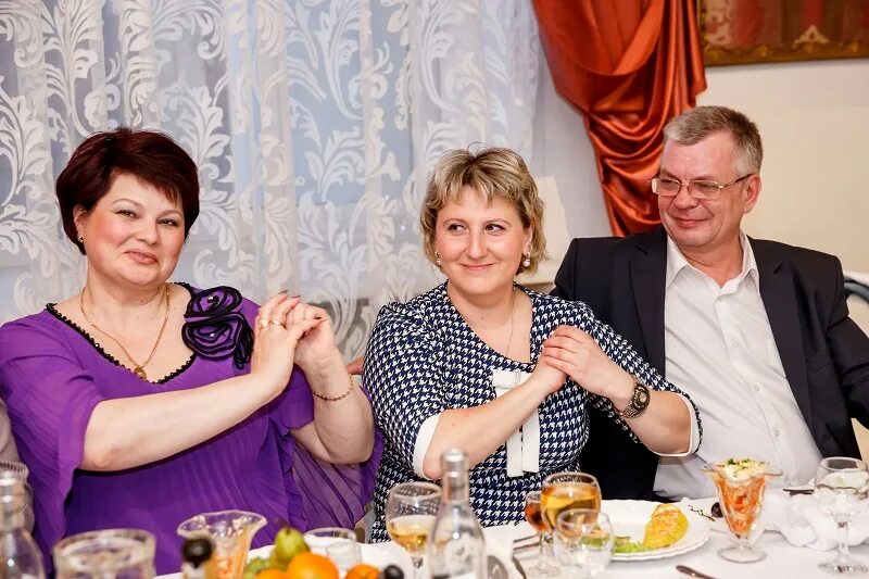 ведущий женщина юбилей. тамада на юбилей. ведущий женщина юбилей. наряд для тамады на свадьбу. сеть магазинов тамада.