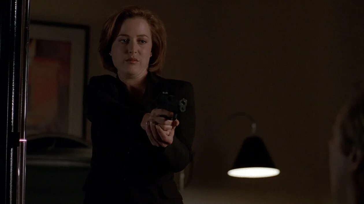 Dana Scully. Скалли Милано курит. Скалли Милано и Майот. Скалли Милано агент. Скалли милано расстался