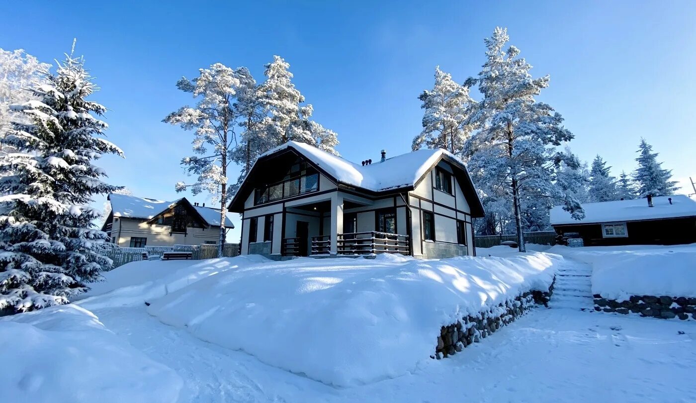 Черника хаус. Chernika House база. Черника Хаус база отдыха. Коттеджный комплекс «черника». Баварский Хутор в Ленобласти.