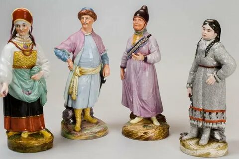 Фигурки в национальных костюмах