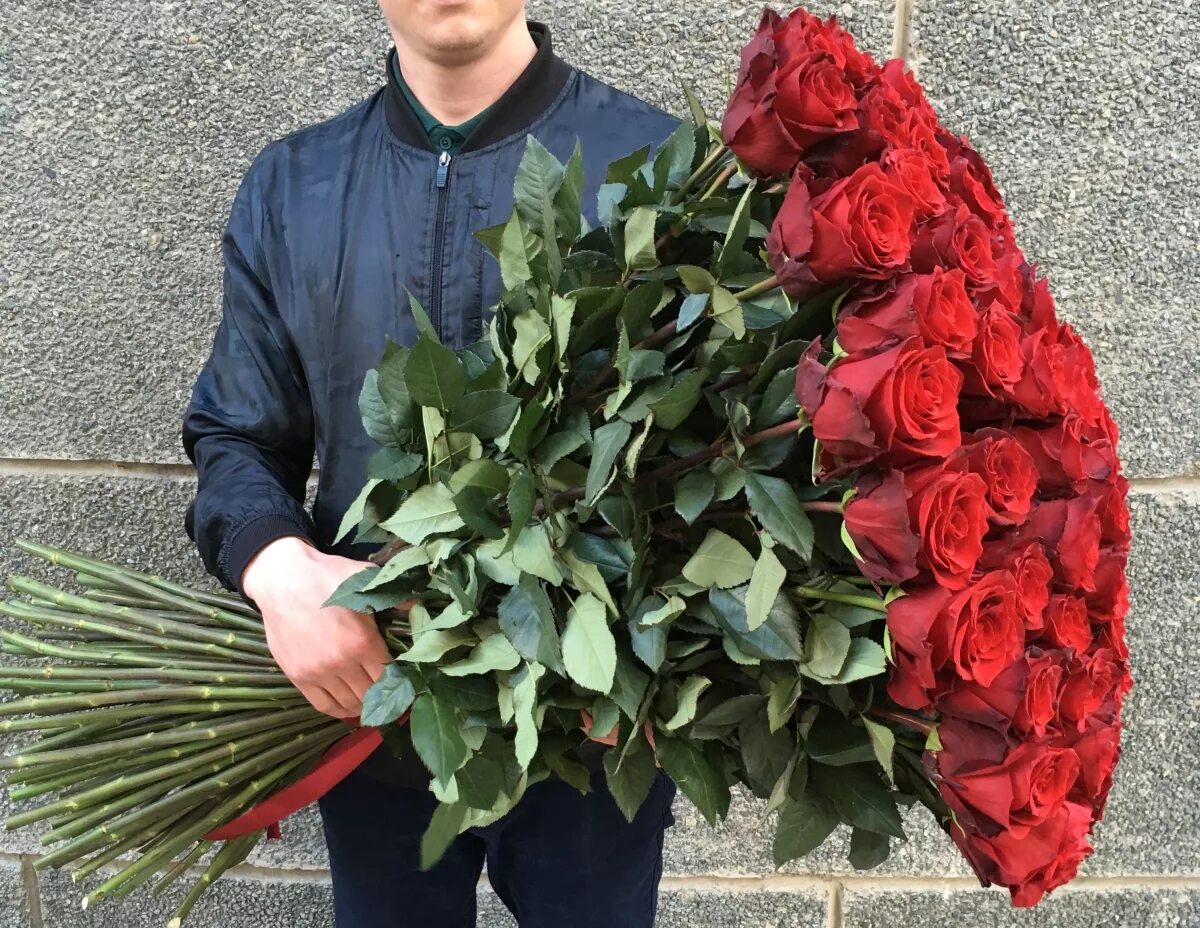 Букет роз дешево. Букет крупных роз. Огромный букет цветов. Метровые розы. Голландские розы.