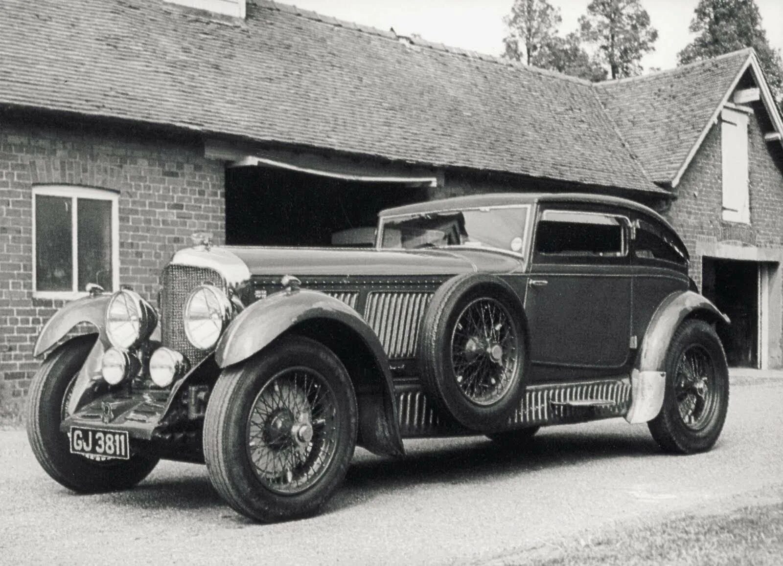 Oldsmobile aerotech 1987. Chrysler imperial 1933. Роллс ройс 1920 года. Автомобили более 30 лет. Oldsmobile aerotech 1987.