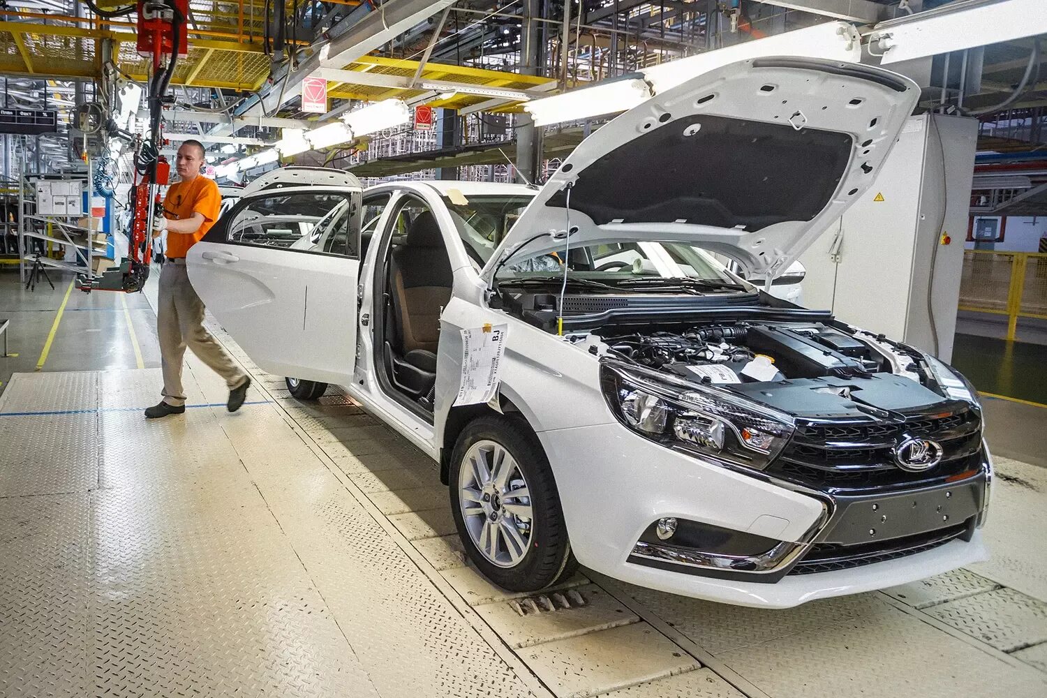 Продать машину 2025. Lada vesta 2025 сборочный конвейер. лада веста завод. лада веста 2025. сборка лада веста.