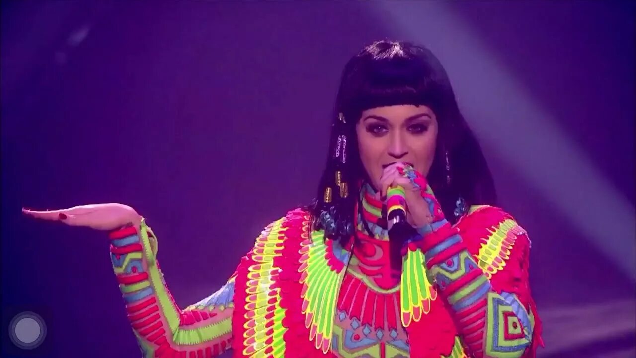 Песня dark horse katy perry. Кэти перри dark horse. Кэти перри клеопатра. Кэти перри дарк хорс. Грилзы кэти перри.