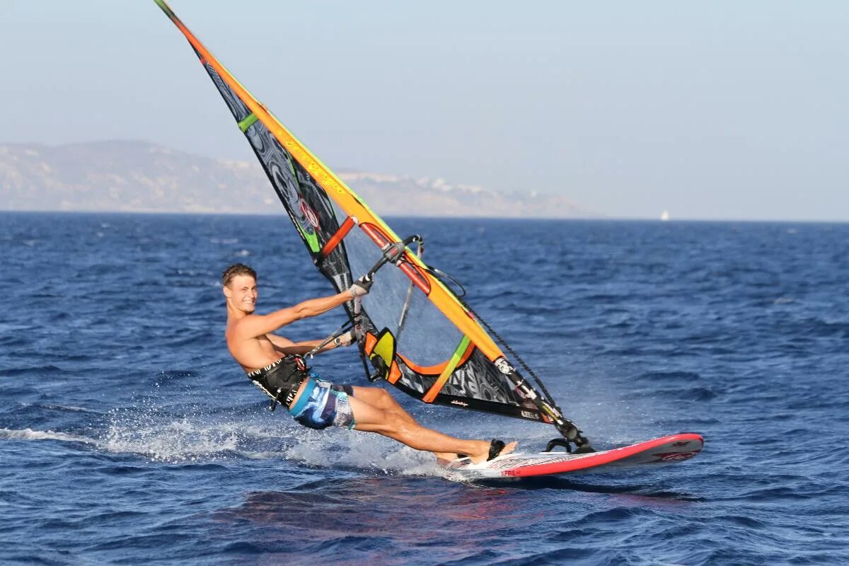 Go wind surfing. Виндсерфинг спорт. Тайланд спорт серфинг. Go wind surfing. Виндсерфинг картинки.