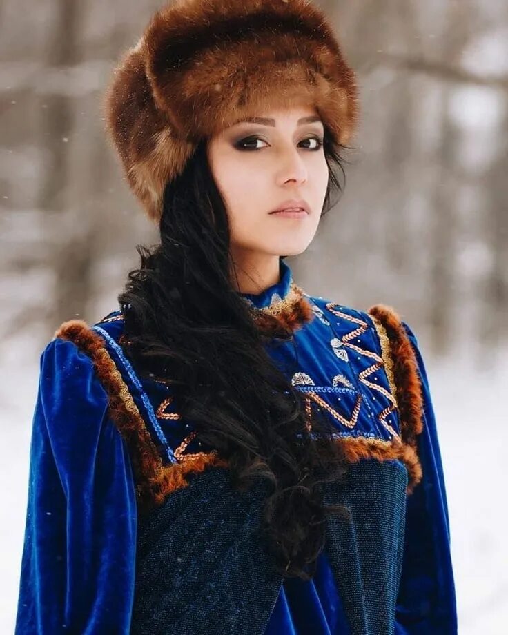 Шаманка арт север. Дикий запад одежда женская. Чулымцы, ханты, селькупы. Кокошник русская красавица маргарита карева. Нация ханты и манси.