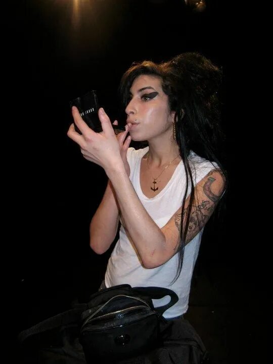 Back black песня amy winehouse. Amy winehouse 2006. Amy winehouse back to black обложка. Amy winehouse обложка. Эми уайнхаус back to black.