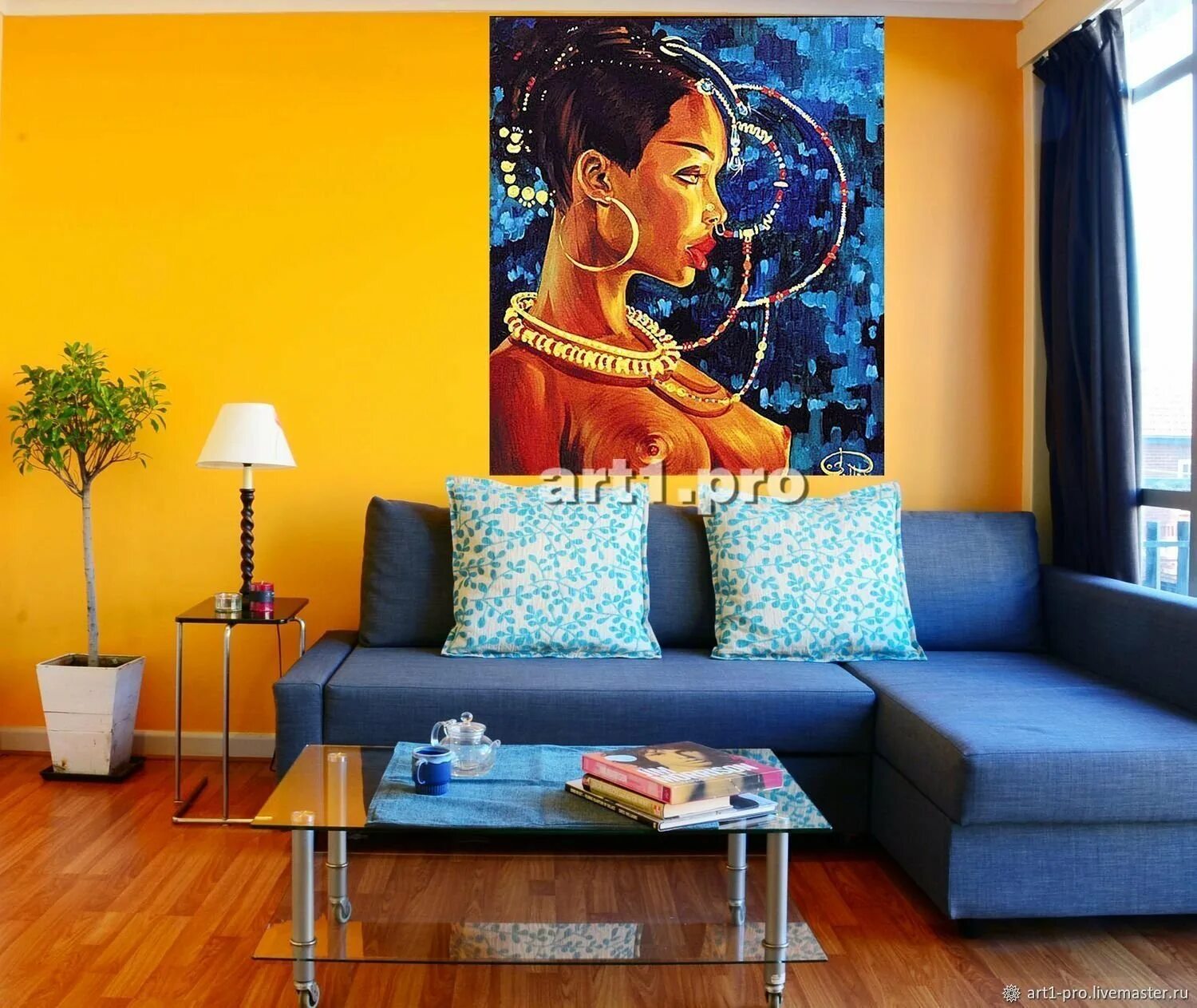 Синий цвет в интерьере. Сочетание синего и оранжевого в интерьере. Сине оранжевый интерьер. Сине оранжевый интерьер. Интерьер в сине оранжевых тонах.