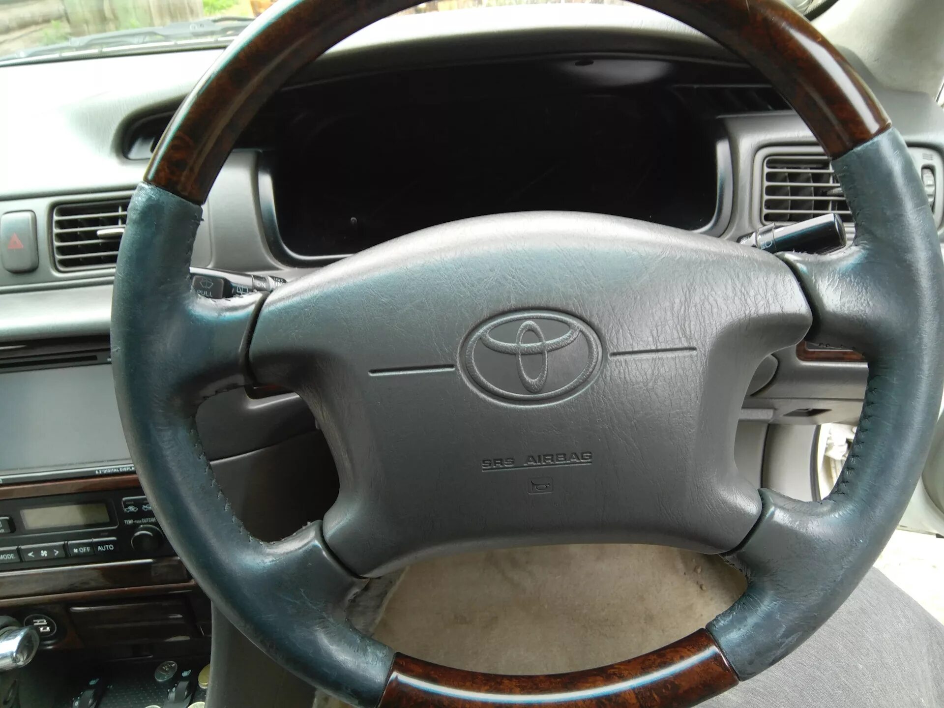 Руль тойота креста. Руль toyota mark 100. Руль toyota cresta 100. Руль чайзер 100. Оплетка на руль corolla 120.