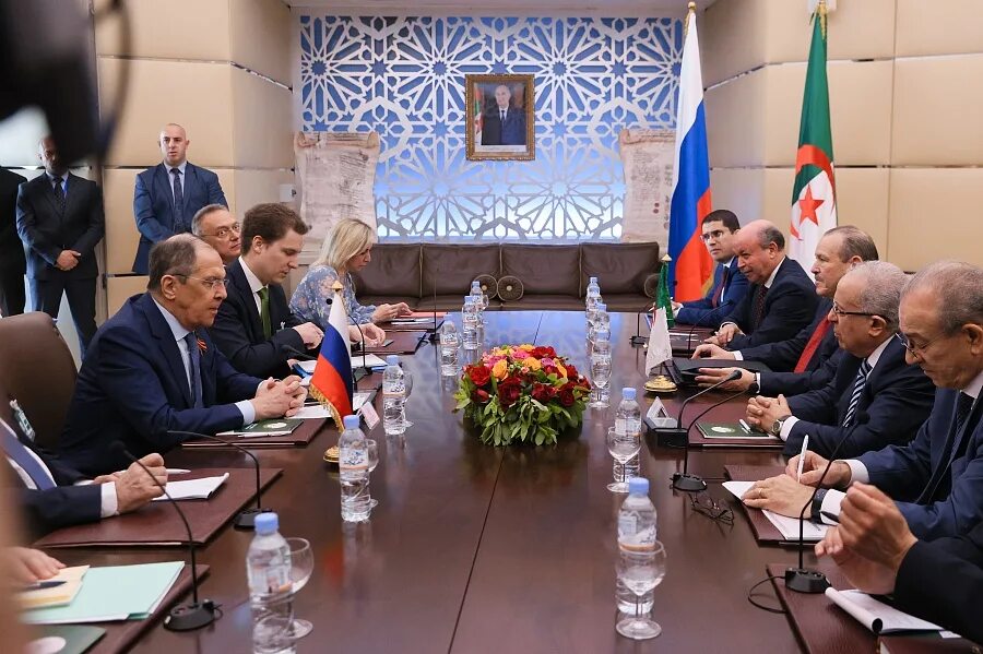 Возможные переговоры россии. Лавров в Алжире. Лавров с президентом Алжира.