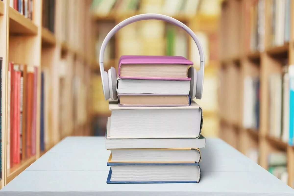 Читаем слушаем читаем. Аудио библиотека. Аудио книжки. Книга в наушниках. Аудиокниги.