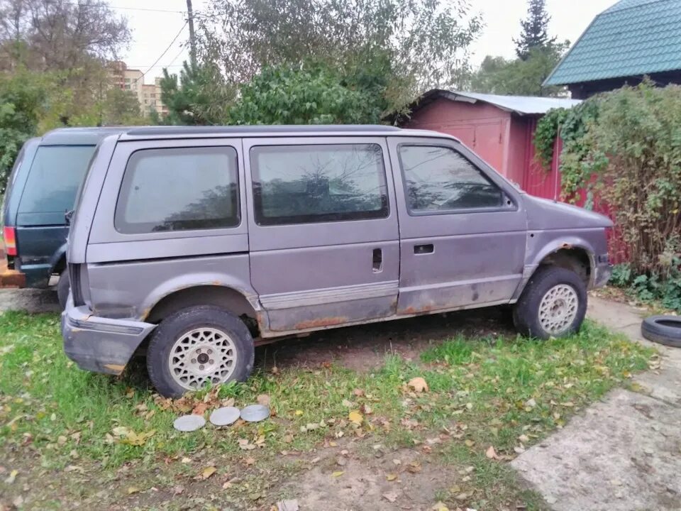 91 95 года. Chrysler Voyager II 2.5 1991 года. Dodge Caravan 3.3 автомат 2 поколения 1995. Dodge Caravan 1991. Крайслер Вояджер 1991.