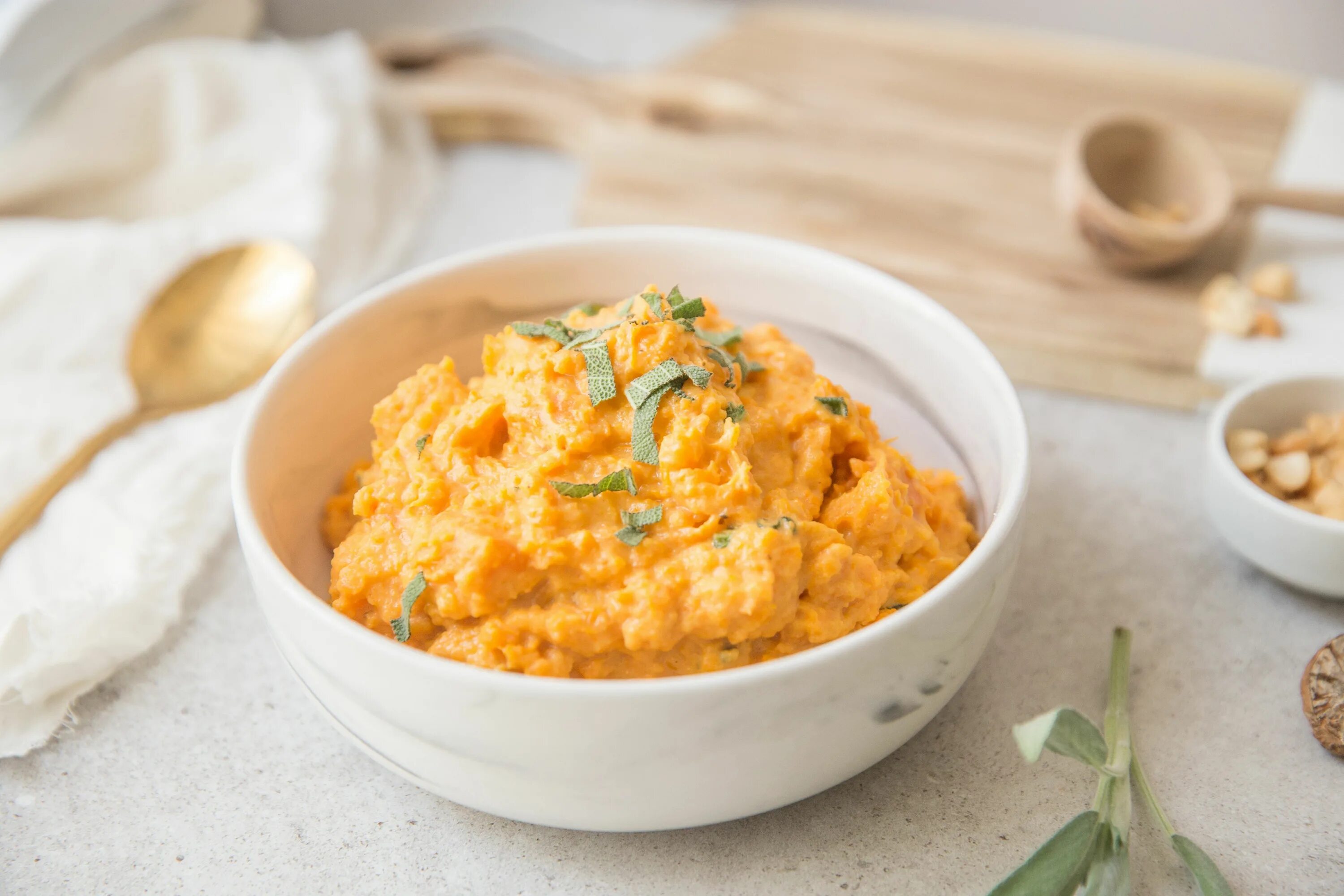 Пюре из батата. Mashed sweet potato. пюре из батата ингредиенты. пюре из бульбы. пюре из сладкой картошки запечённая зефиром.