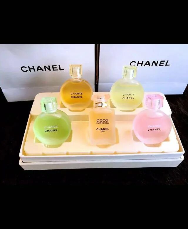 Набор духов оригинал. Chanel chance 5 духов набор. Подарочный набор духов Chanel Eau de Parfum. Набор Шанель шанс духи 5 в 1. Подарочный набор Chanel (туалетная вода+помада+блеск).