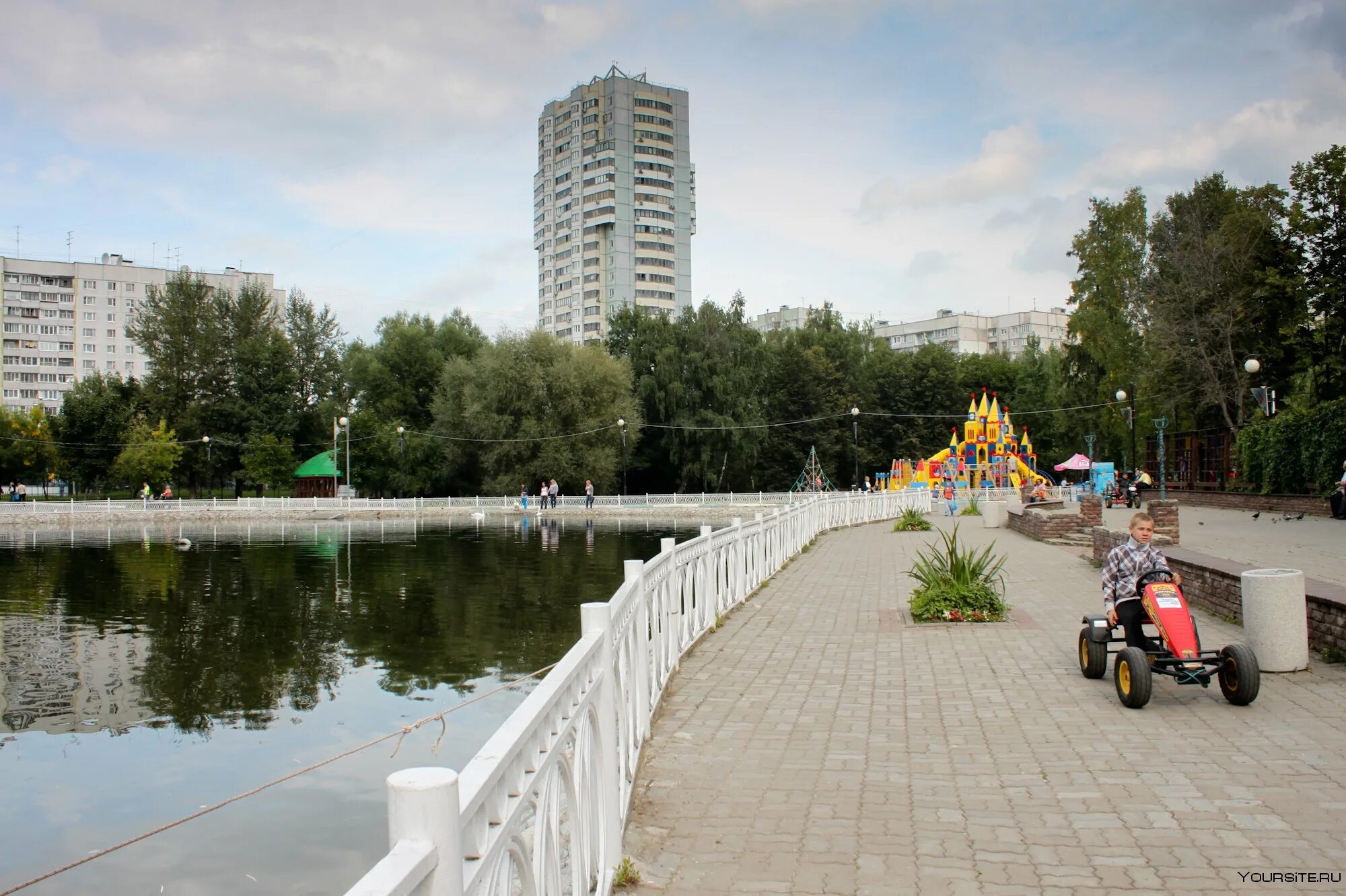 Лианозовский парк Москва. Лианозово (парк культуры и отдыха). Парк в Алтуфьево Лианозово. Лианозовский парк пруд.