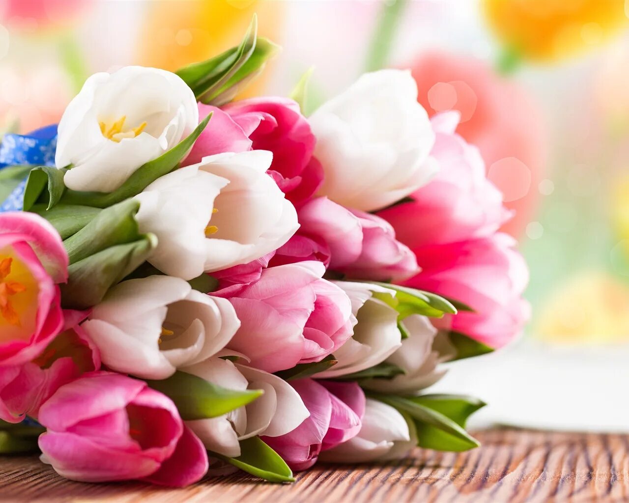 Открытку красивый букет тюльпанов. Красивый весенний букет. Тюльпаны открытка. Букет весенних цветов.