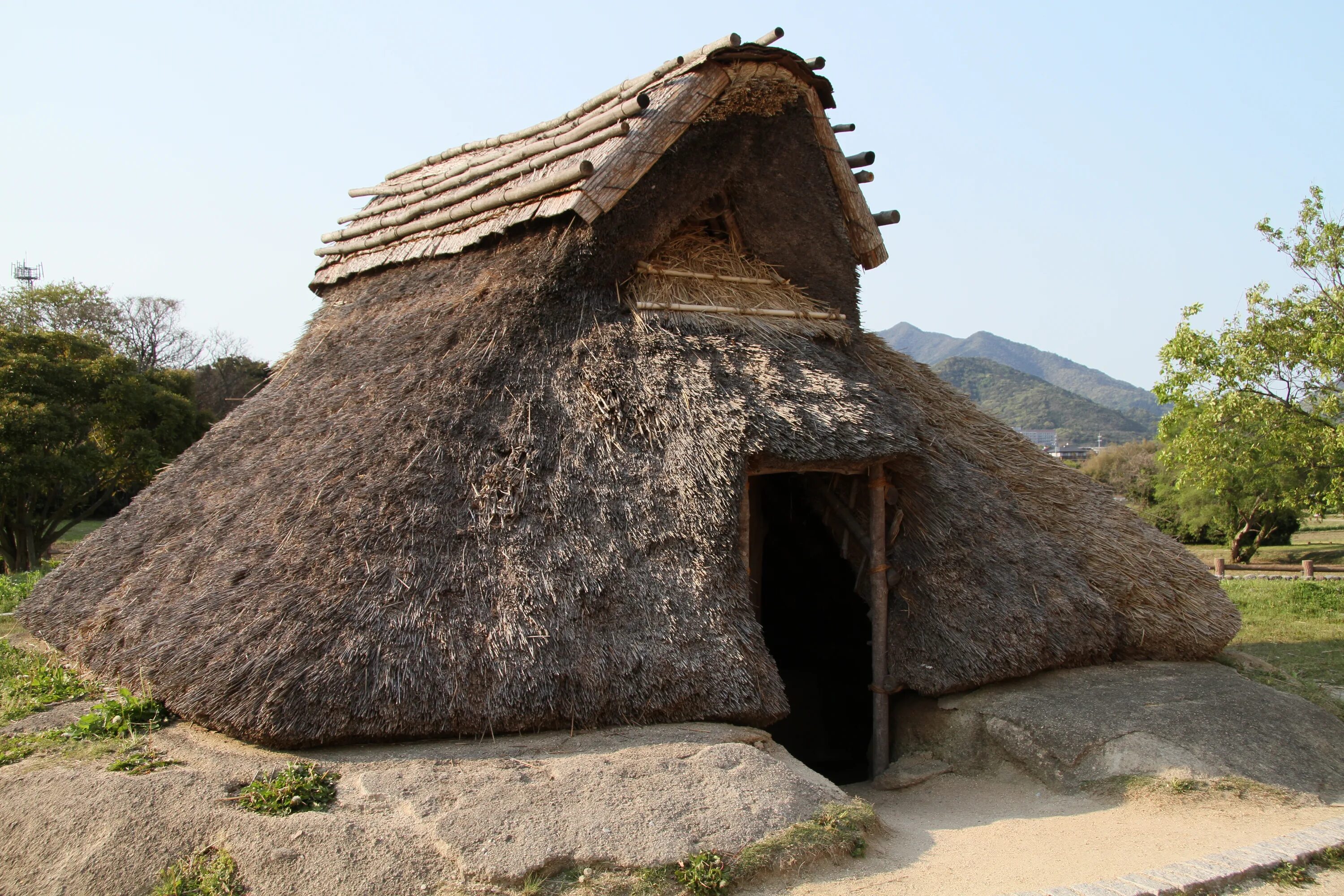 Ancient houses. Период Кофун архитектура. Период Кофун в Японии архитектура. Архитектура периода период Кофун. Ханива Япония период Кофун.