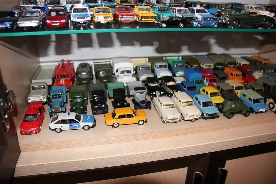 1 43 коллекционные. Машинки 1 43. Компаньон автомодель 1 43. Коллекция моделей автомобилей. Коллекционные автомобили.