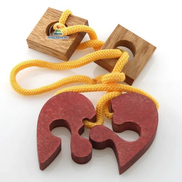 Головоломка 2 со. Деревянная головоломка сердце. Головоломка сердце. Деревянная головоломка сердце с верёвкой. Сердечко из деревянных штучек головоломка.