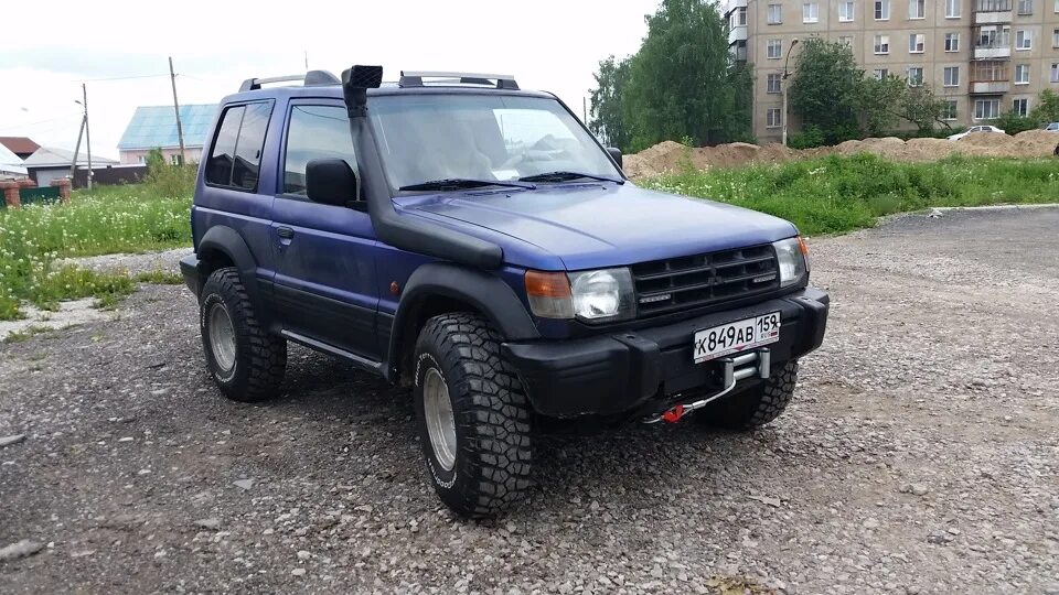 Купить митсубиси паджеро 2.5 дизель. Mitsubishi Pajero 1995. Mitsubishi Pajero 1995 off Road. Паджеро 2 черный Раптор. Митсубиси Паджеро 1995 коротыш.