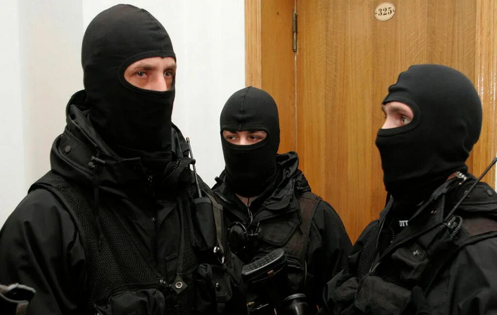 Омоновец в противогазе. Оперативник в маске. Лица силовиков. Лица силовиков. Лица силовиков.