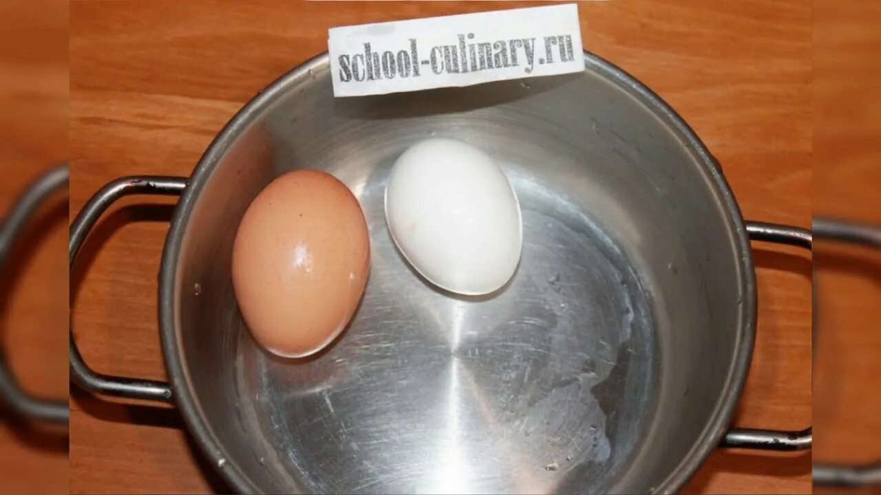 Сварить яйца в холодной воде. Яйца варятся. Варить яйца. Яйцо куриное вареное. Как варить яйца.