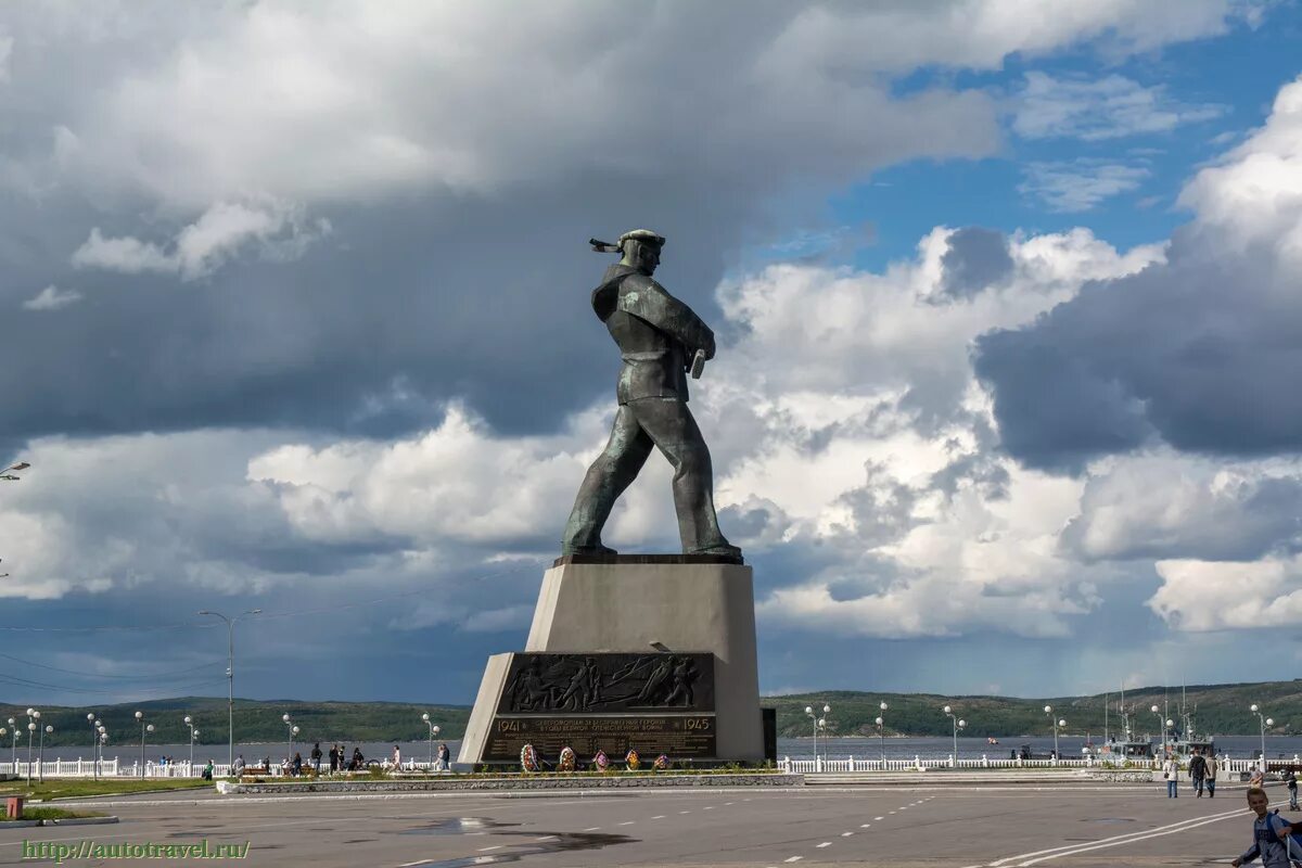 Североморск. Памятник Алеше Североморск. Североморск памятник героям североморцам. Памятник героям-североморцам, защитникам Заполярья. Памятник героям-североморцам Алеше.