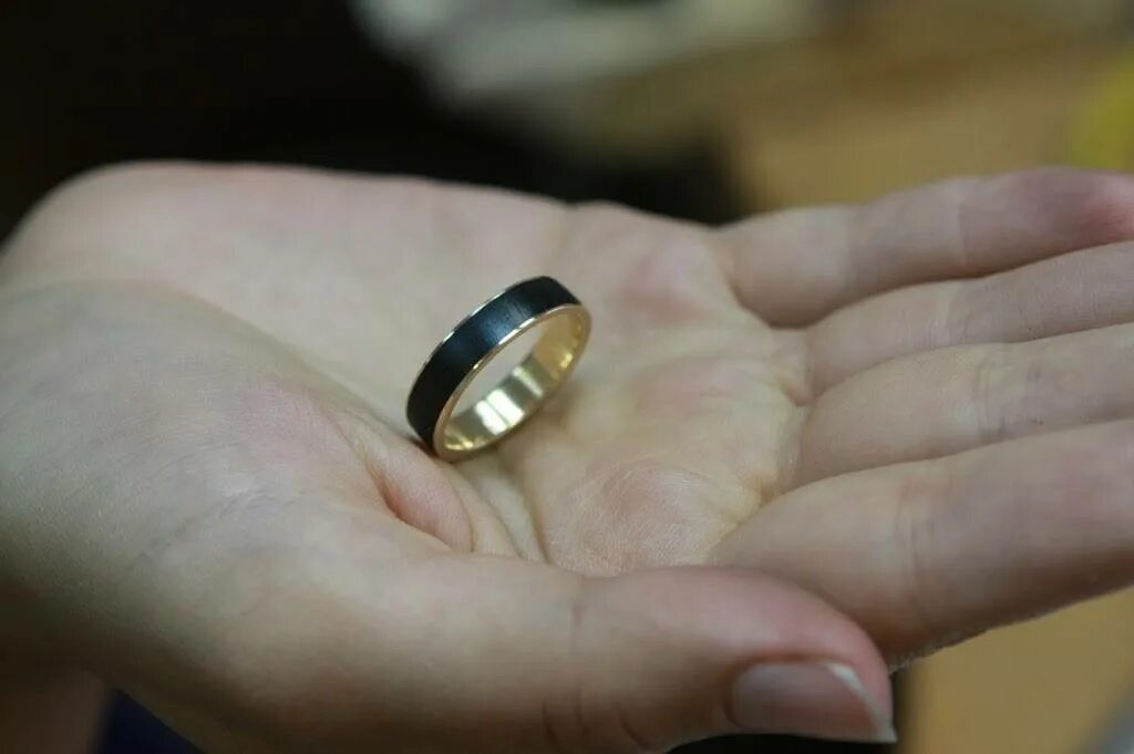 Кольцо изменяется. Самодельные обручальные кольца. Самодельные золотые кольца. Самодельные кольца из золота. Самодельные кольца на палец.
