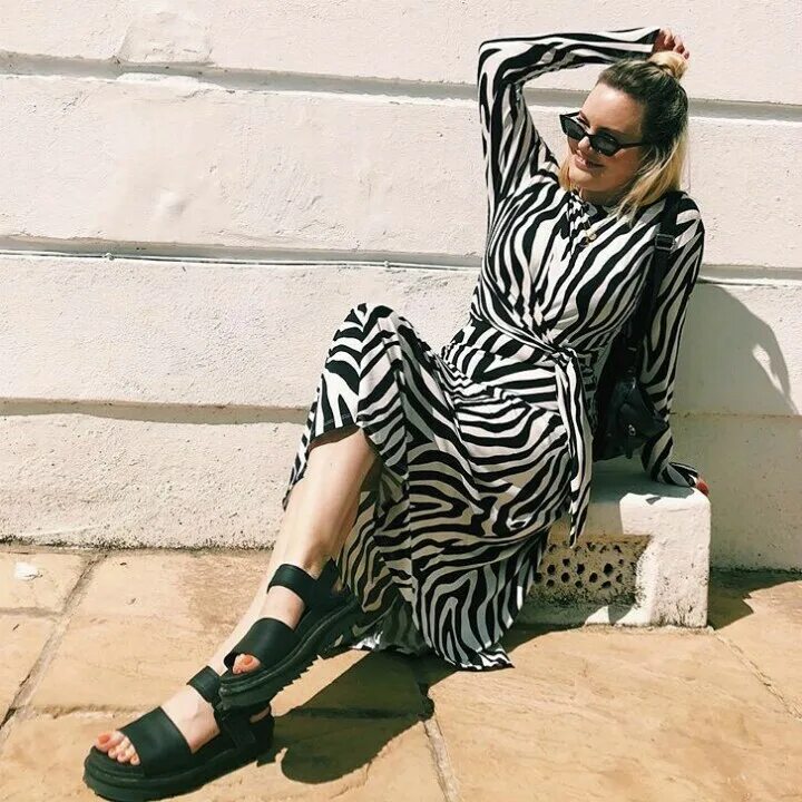 Модный принт зебра. Платье ganni зебра. ganni зебра платье зебра. платье asos zebra. платье zara зебра принт.