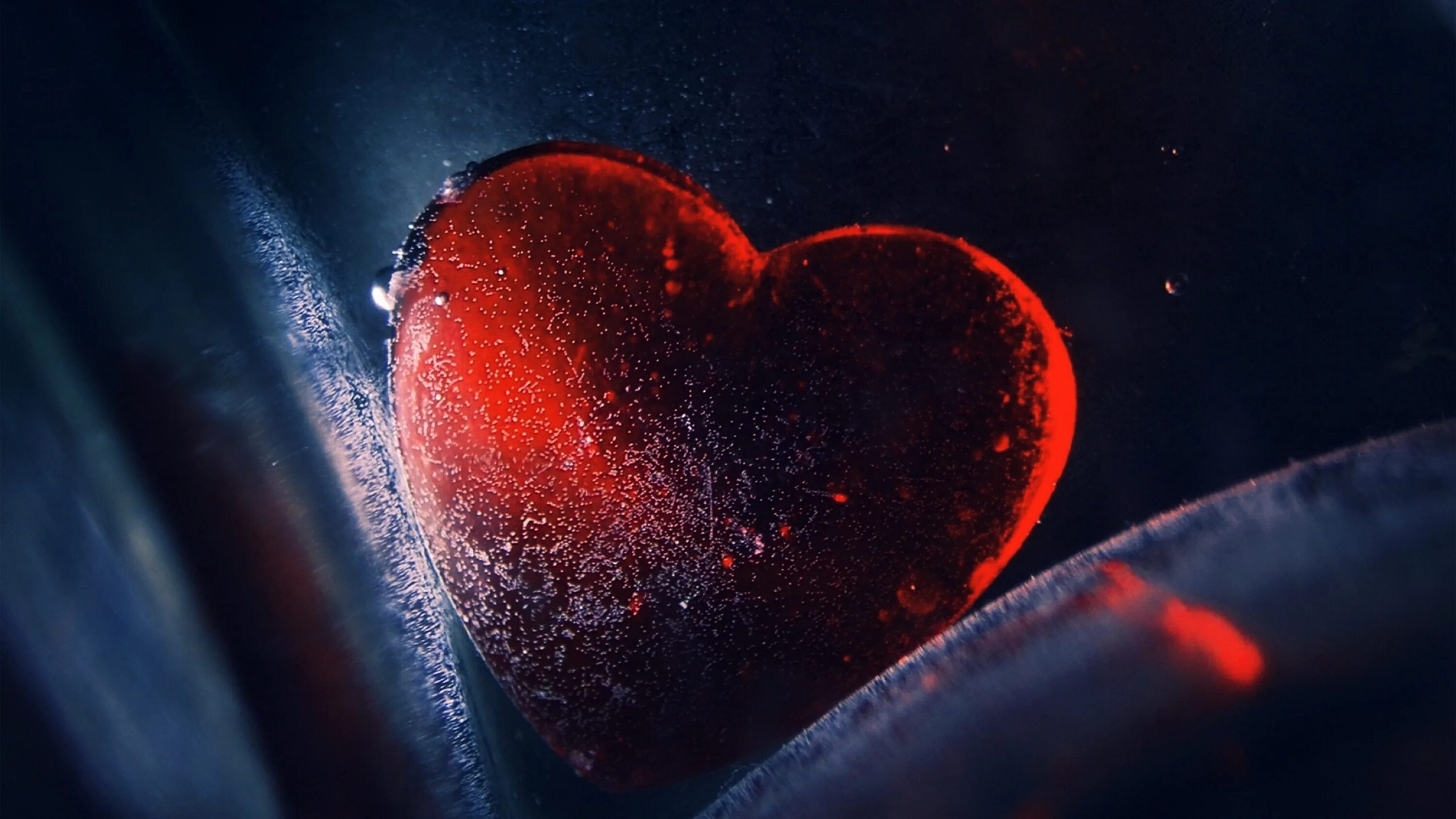 Сердце кипит. Сердце. Сердце космос. Сердечко космос. С красным сердцем.