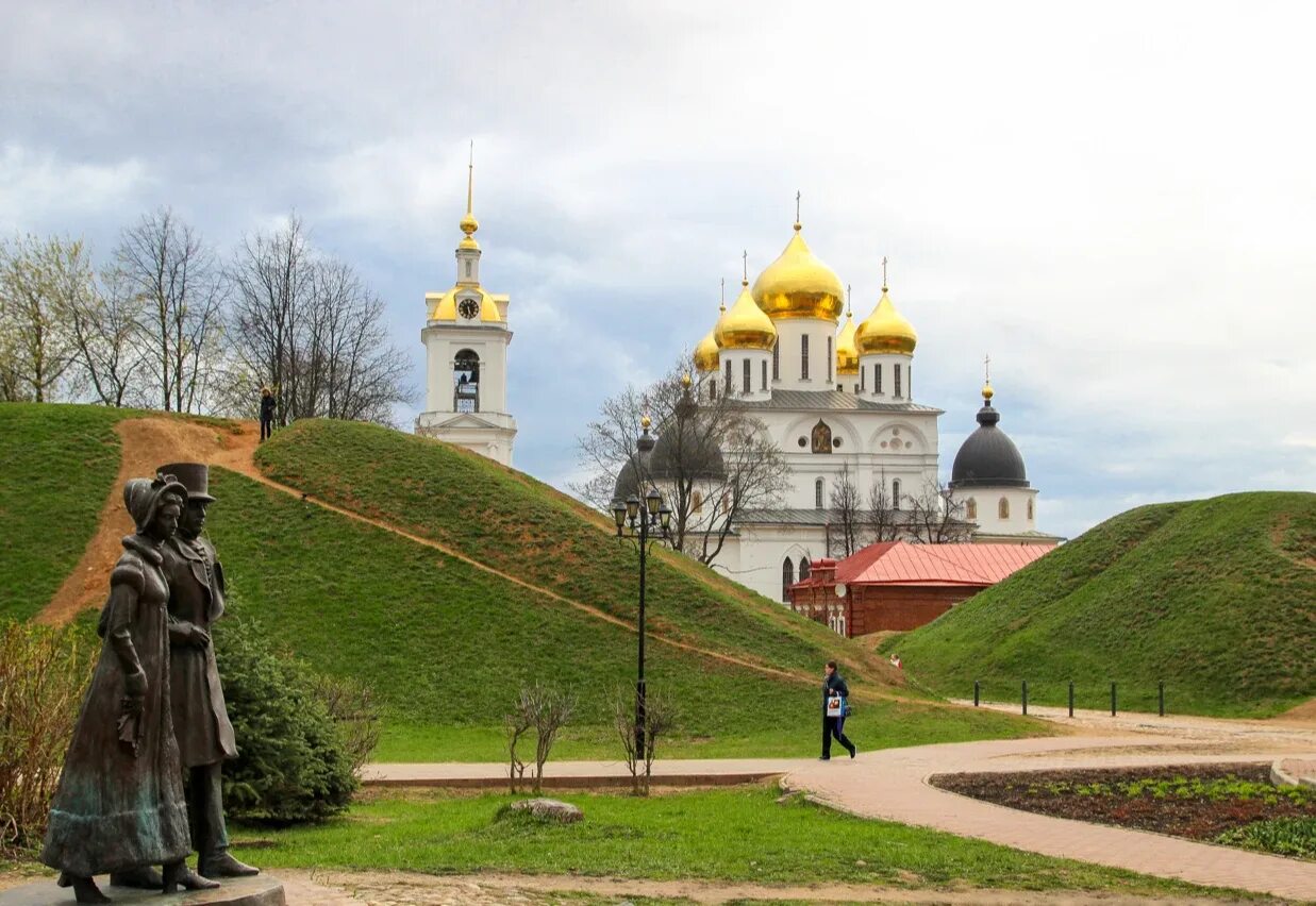 Какие достопримечательности находятся на территории. Музей-заповедник Дмитровский Кремль Дмитров. Дмитров город в Московской области. Город Дмитров Кремль. Город Дмитров достопримечательности.